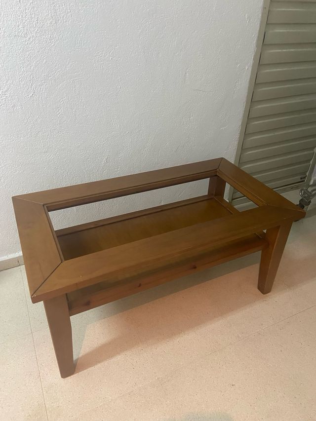 Mesa baja de madera con cristal