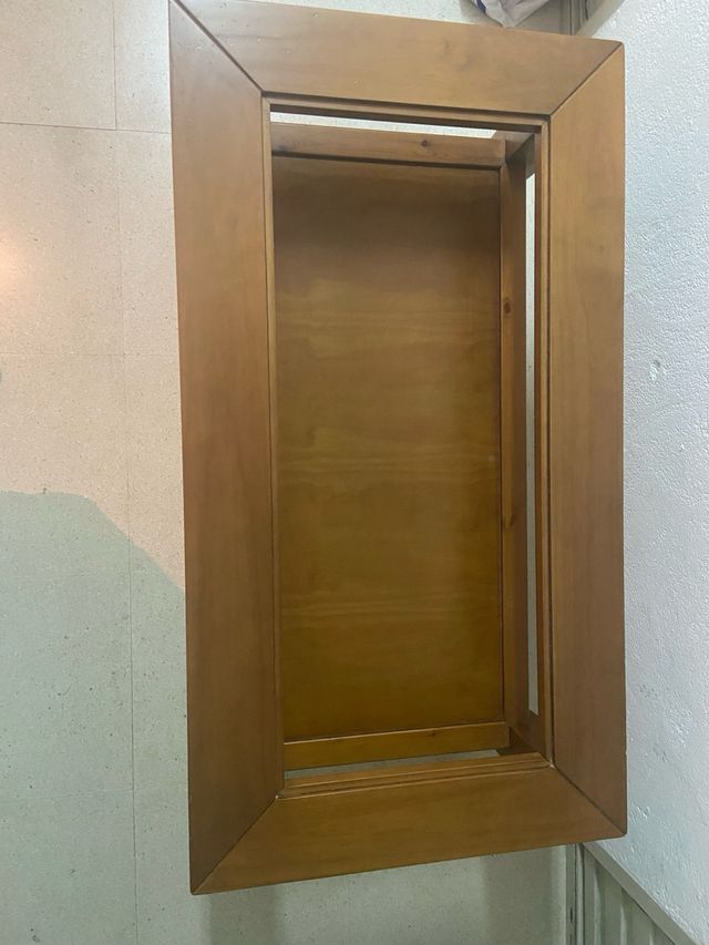 Mesa baja de madera con cristal