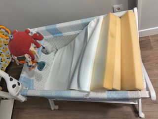 Minicuna plegable con ruedas y varios niveles 