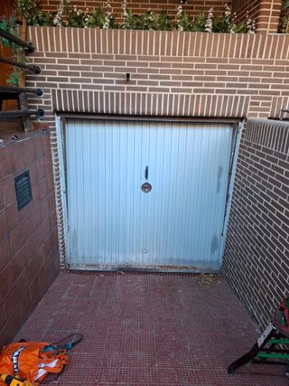 Puerta de garaje seccional automática