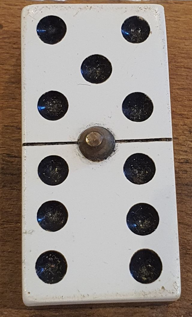 Antiguo dominó completo con caja