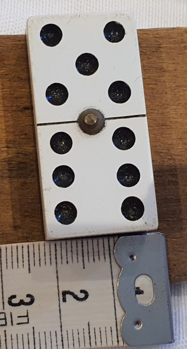 Antiguo dominó completo con caja