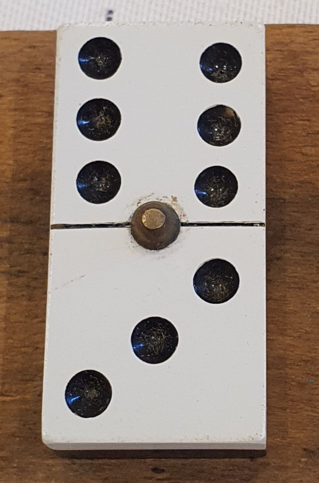 Antiguo dominó completo con caja