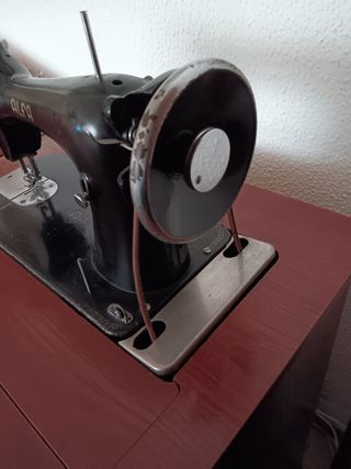 Máquina de coser antigua Alfa
