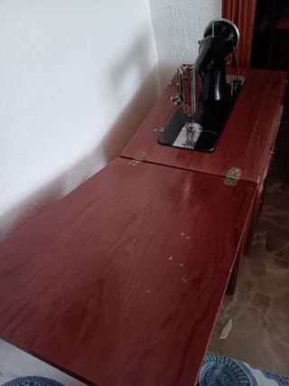 Máquina de coser antigua Alfa