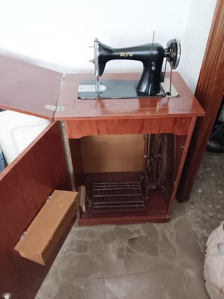 Máquina de coser antigua Alfa