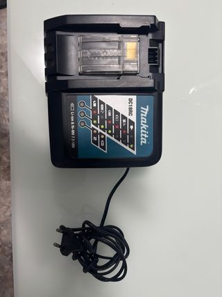 Cargador Makita DC18RC