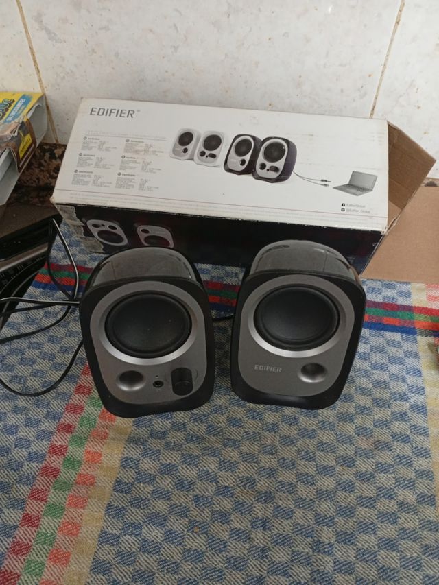 Altavoces Edifier R12U Negros
