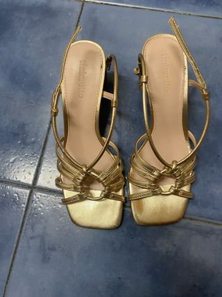 Sandalias doradas 