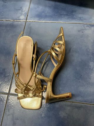 Sandalias doradas 