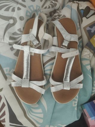 Sandalias blancas plateado de piel