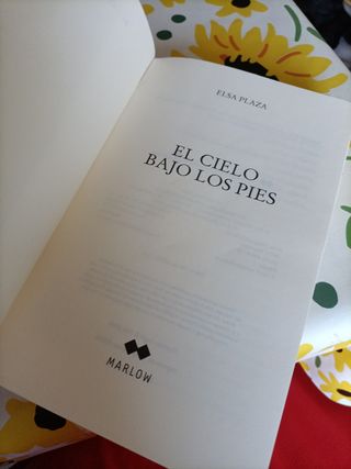 Libro El cielo bajo los pies (Marlow) (Spanish Edi