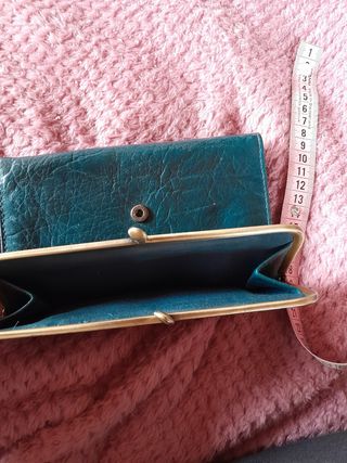 Portafogli blu petrolio con chiusura a scatto