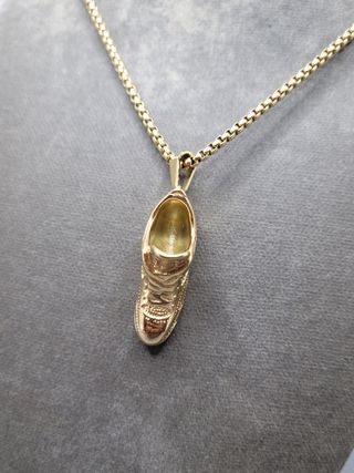Colgante Zapatilla Deportiva con Cadena