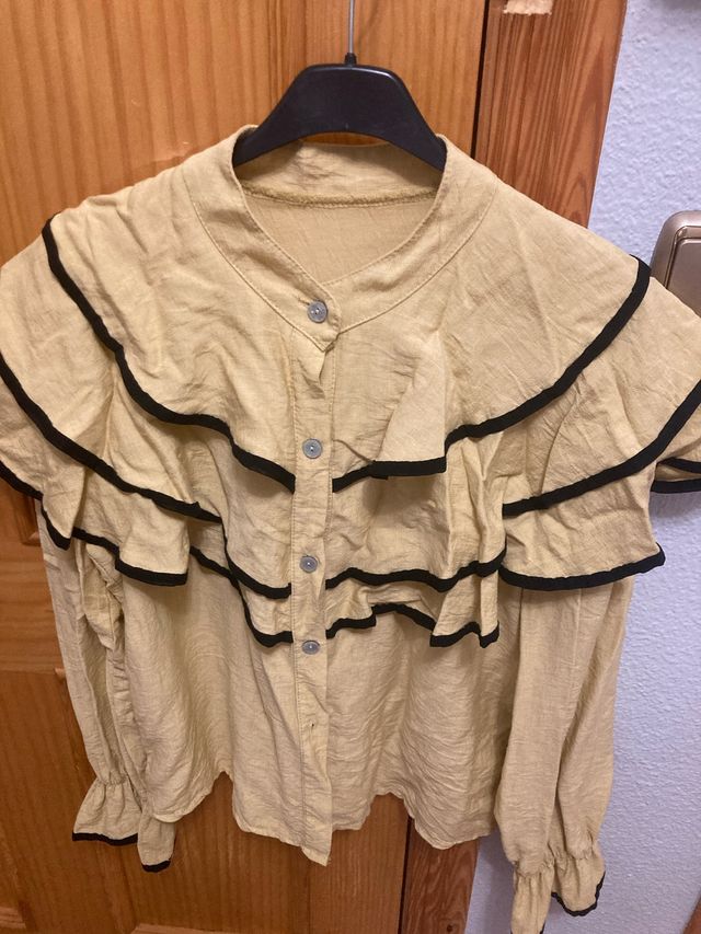 Camisa de manga larga con volantes