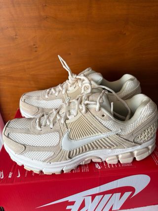 Nike Vomero Zapatos Beige
