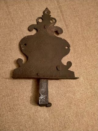 Tirador de pestillo antiguo forjado