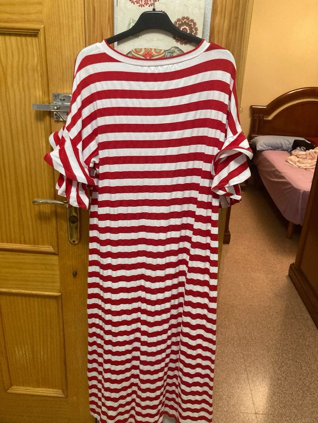 Vestido largo a rayas rojas y blancas
