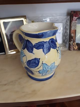 Brocca in ceramica decorata