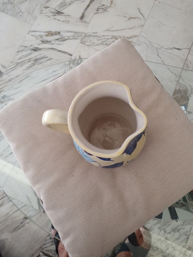 Brocca in ceramica decorata