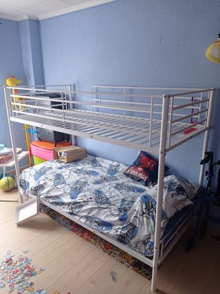 Litera blanca metálica en perfecto estado