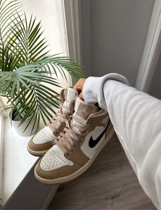 Jordan  Beige y Blanco