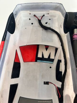 Carro RC a gasolina Martini Racing.