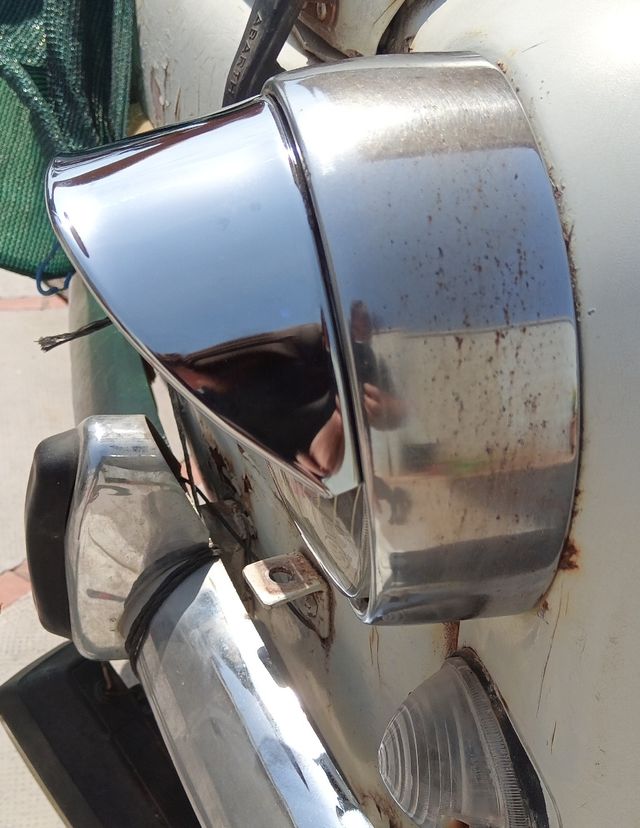 Pestañas cromadas Seat 600