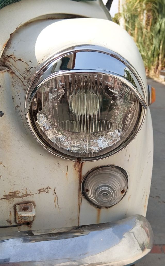 Pestañas cromadas Seat 600