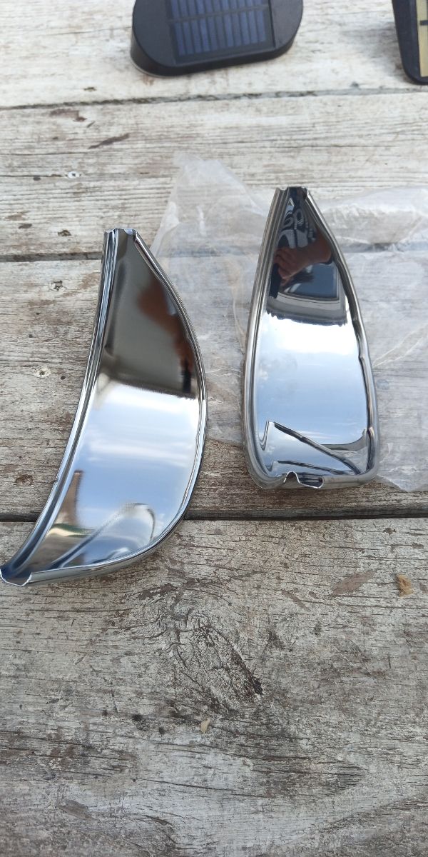 Pestañas cromadas Seat 600