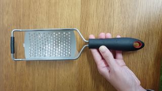 Rallador grueso de cocina con protege-dedos