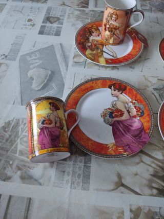 Juego de tazas y platos de cerámica