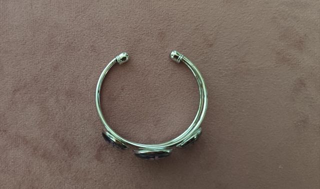 Bracciale rigido con fiori giapponesi