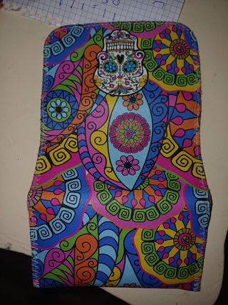 Tabaquera con diseño de calavera