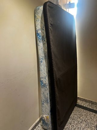 Base tapizada + colchón + sábanas 105