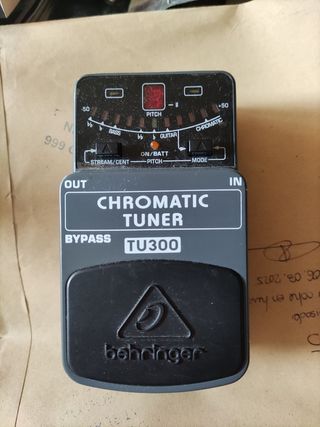 Pedal Afinador Behringer TU300 Guitarra