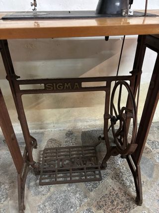 Máquina de coser Sigma antigua