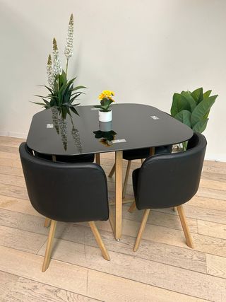 Mesa Comedor Negra + 4 Sillas