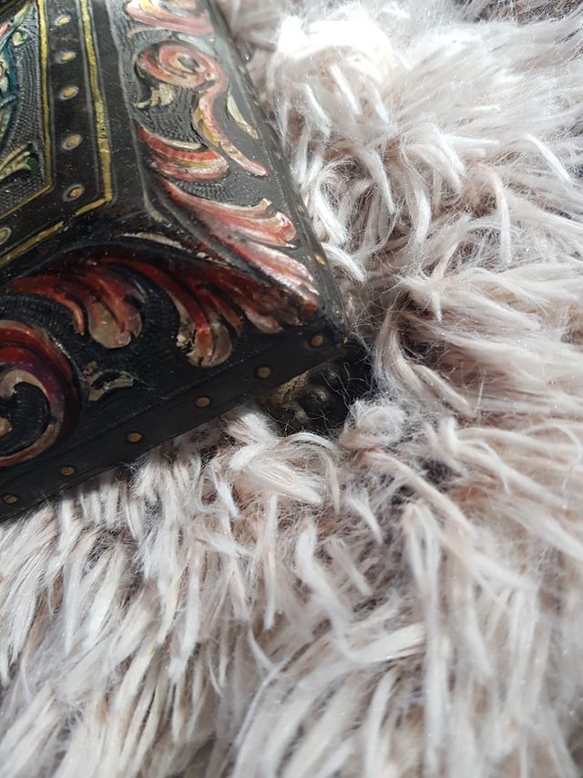 Escribanía Reyes Católicos Cuero Repujado