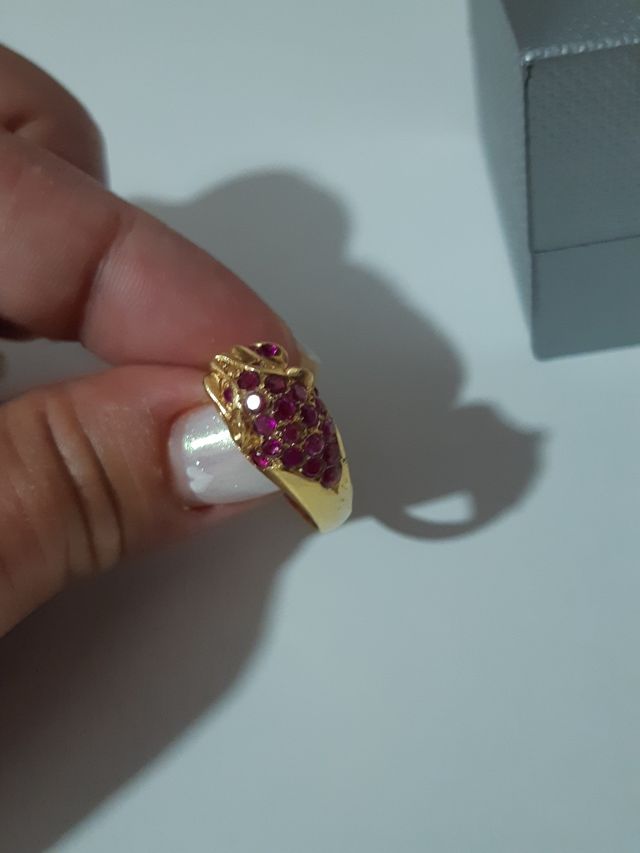Anillo Oro 18kt con Rubíes