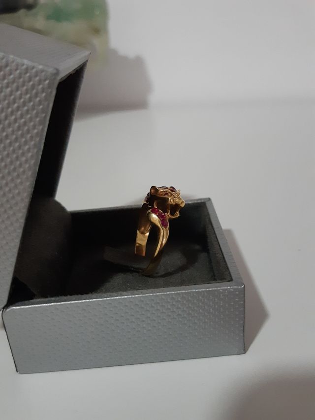 Anillo Oro 18kt con Rubíes