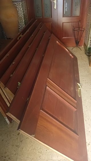 Puertas de madera con cristalera