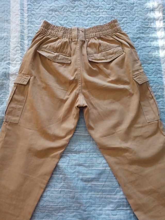 Pantalón cargo beige