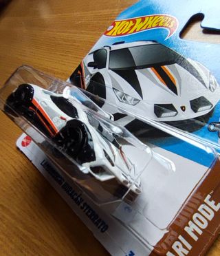 Hot Wheels Lamborghini Huracán Sterrato 1/5