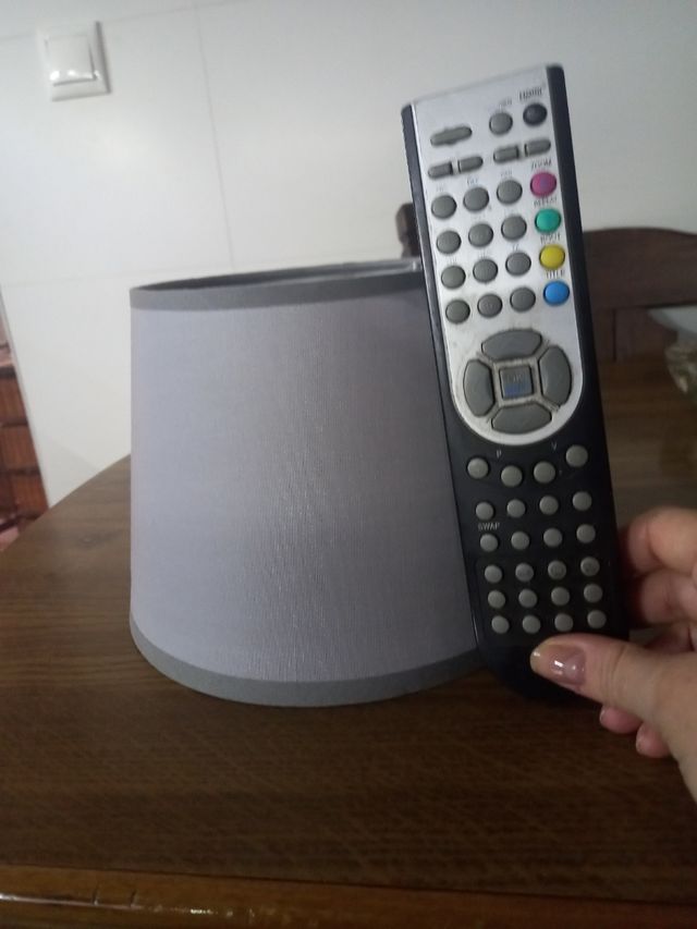 Pantalla de lámpara dos tonos de gris.