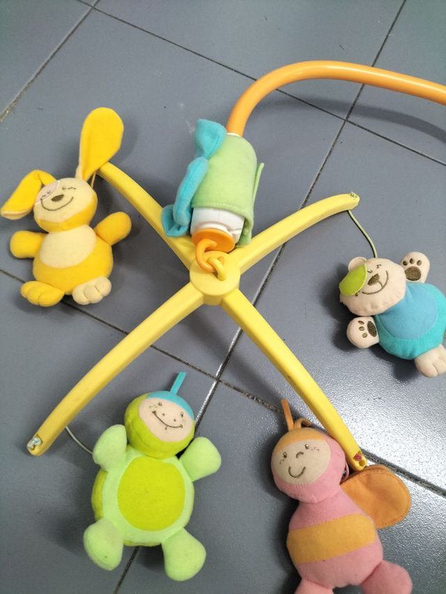 Móvil musical infantil