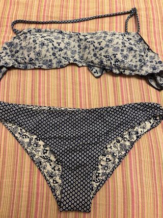 Costume da bagno floreale bianco e blu