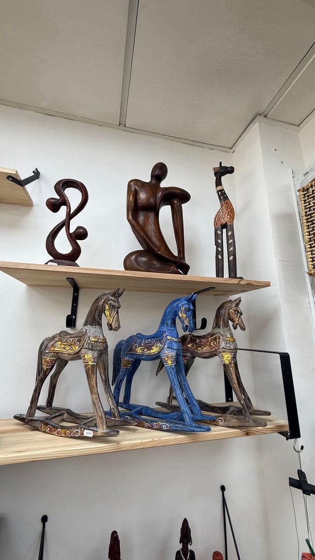 Escultura de madera figura humana