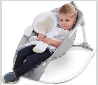 Mecedora para bebé con peluche de oveja