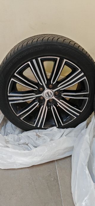 Llantas Volvo 18 con Neumáticos M+S 235/45/R18